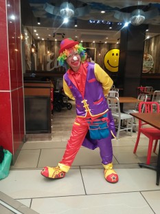  Clown With Balloon Twisting Show in Kuwait