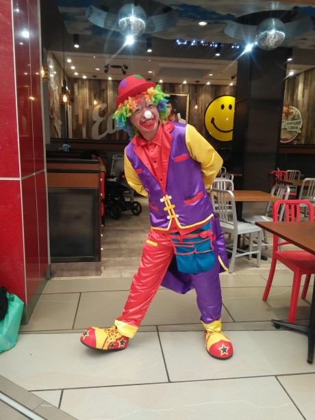 Clown With Balloon Twisting