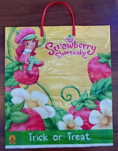  Trick Or Treat Bag - Strawberry Accessories in Rumaithiya